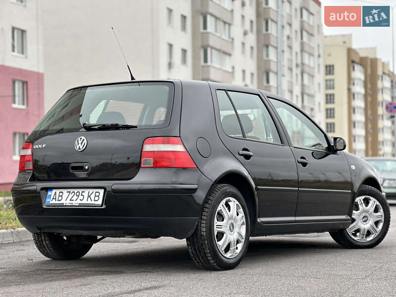 Хетчбек Volkswagen Golf 2003 в Вінниці