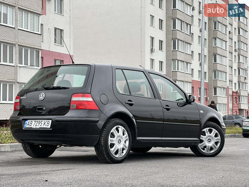 Хетчбек Volkswagen Golf 2003 в Вінниці