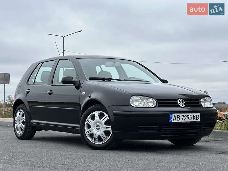 Хетчбек Volkswagen Golf 2003 в Вінниці