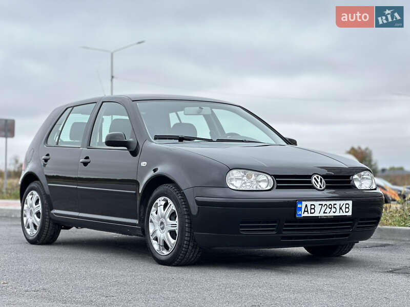 Хетчбек Volkswagen Golf 2003 в Вінниці