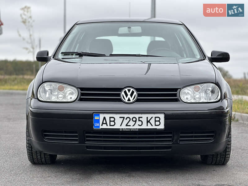 Хетчбек Volkswagen Golf 2003 в Вінниці