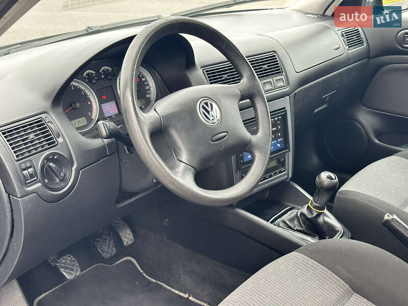 Хетчбек Volkswagen Golf 2003 в Вінниці