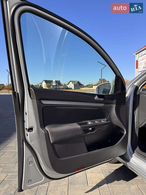 Хэтчбек Volkswagen Golf 2007 в Луцке