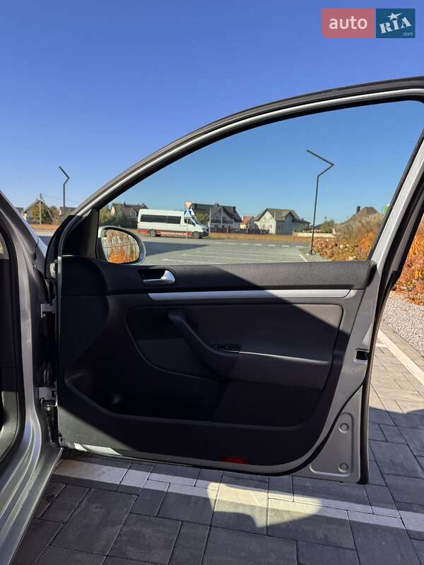 Хэтчбек Volkswagen Golf 2007 в Луцке