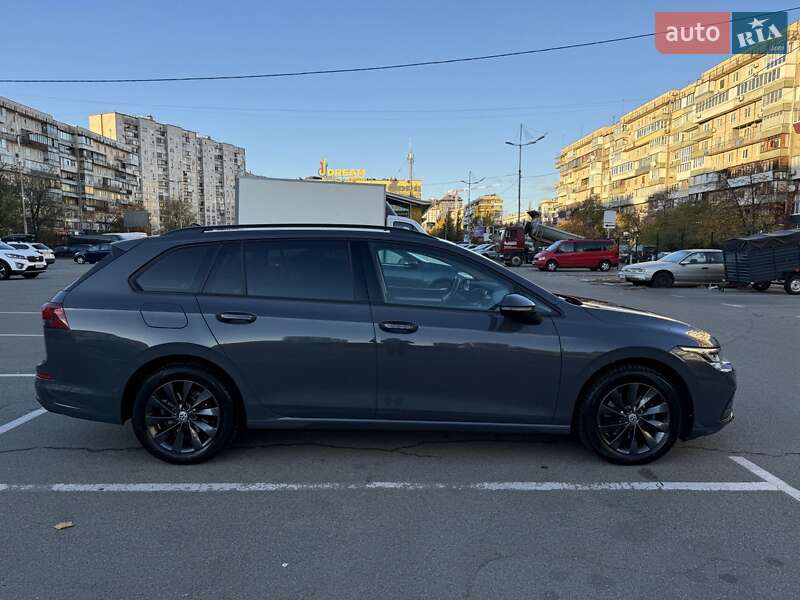 Универсал Volkswagen Golf 2021 в Киеве