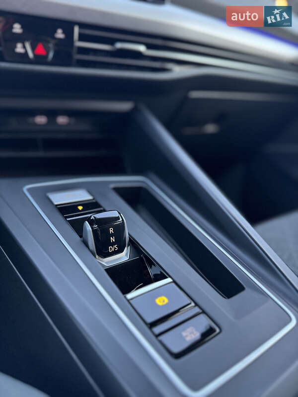 Универсал Volkswagen Golf 2021 в Киеве