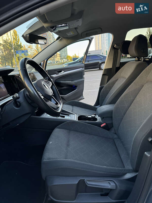 Универсал Volkswagen Golf 2021 в Киеве