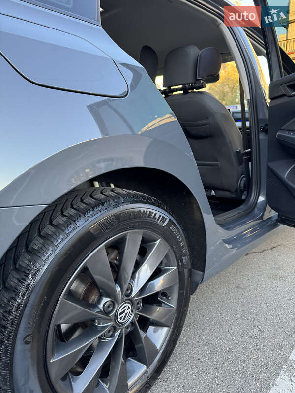 Универсал Volkswagen Golf 2021 в Киеве
