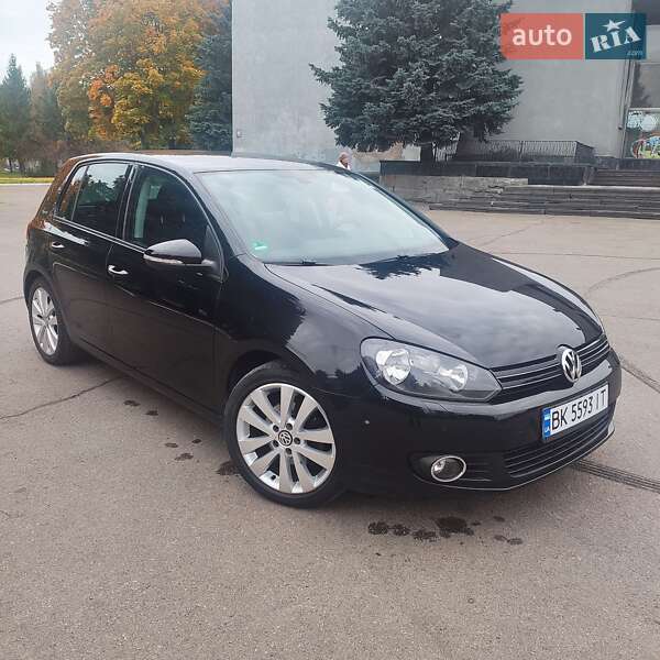 Хетчбек Volkswagen Golf 2010 в Рівному