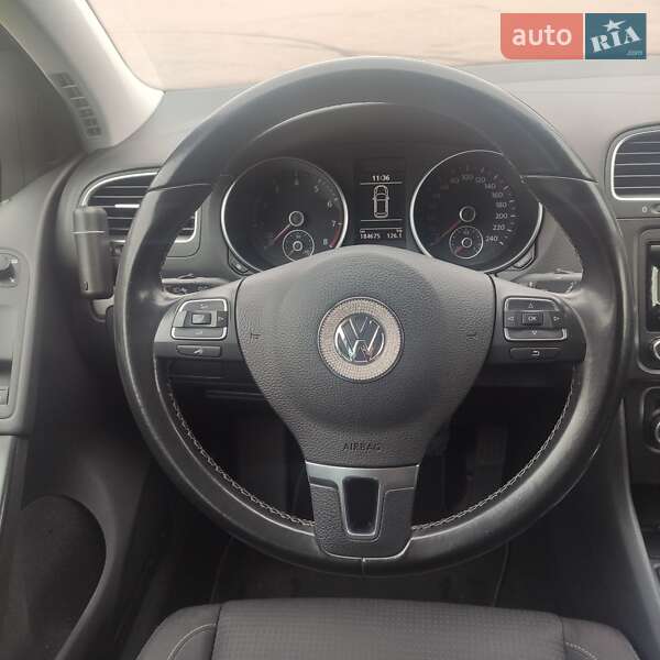Хетчбек Volkswagen Golf 2010 в Рівному
