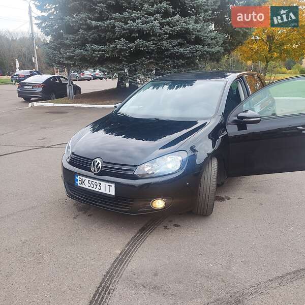 Хетчбек Volkswagen Golf 2010 в Рівному