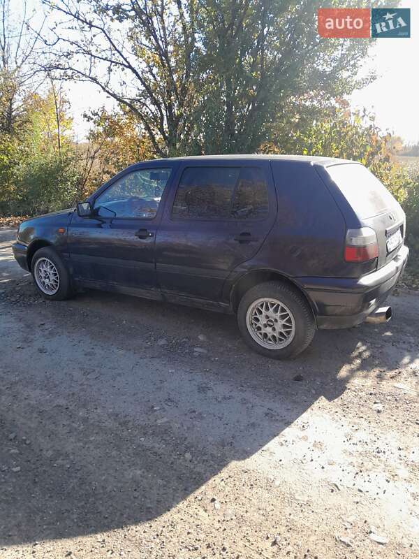 Хэтчбек Volkswagen Golf 1997 в Черновцах