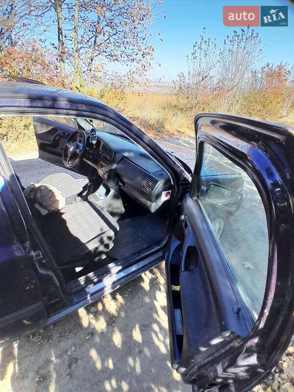 Хэтчбек Volkswagen Golf 1997 в Черновцах