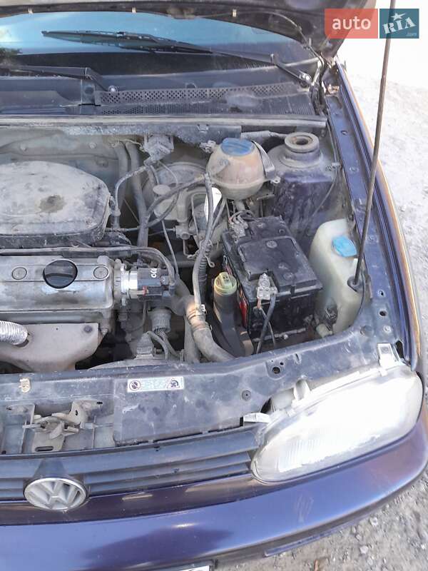 Хэтчбек Volkswagen Golf 1997 в Черновцах