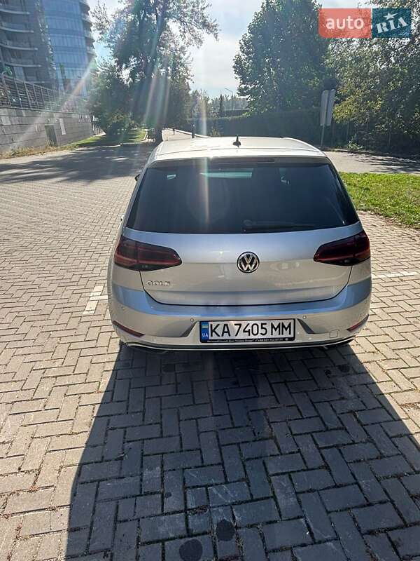 Хэтчбек Volkswagen Golf 2018 в Киеве