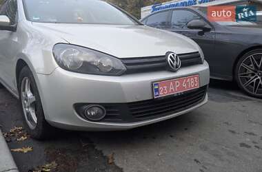 Хэтчбек Volkswagen Golf 2010 в Киеве