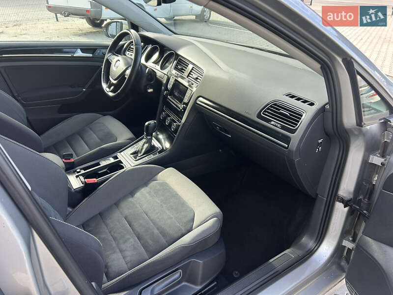 Универсал Volkswagen Golf 2014 в Черновцах