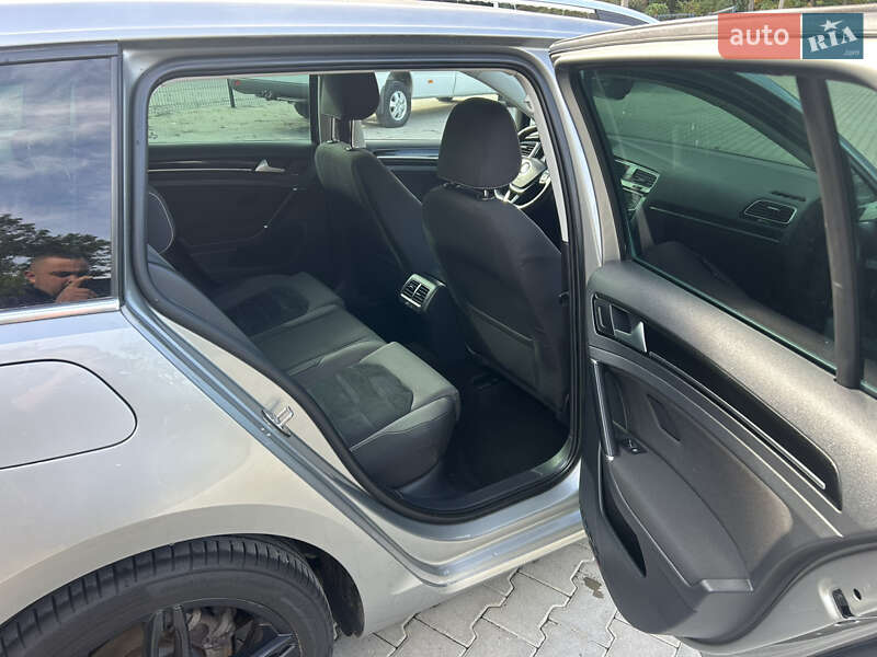 Универсал Volkswagen Golf 2014 в Черновцах