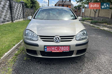 Хэтчбек Volkswagen Golf 2005 в  фото 4 Хэтчбек Volkswagen Golf 2005 в