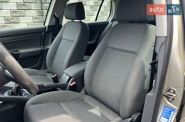 Хэтчбек Volkswagen Golf 2005 в  фото 11 Хэтчбек Volkswagen Golf 2005 в