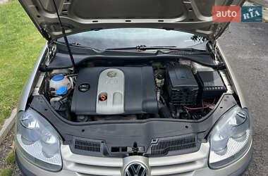 Хэтчбек Volkswagen Golf 2005 в  фото 15 Хэтчбек Volkswagen Golf 2005 в