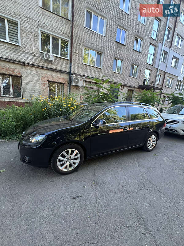 Универсал Volkswagen Golf 2010 в Ровно