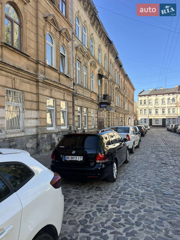 Универсал Volkswagen Golf 2010 в Ровно