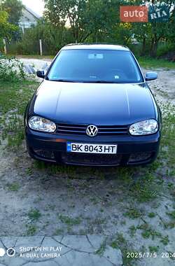 Хетчбек Volkswagen Golf 2000 в Зарічному