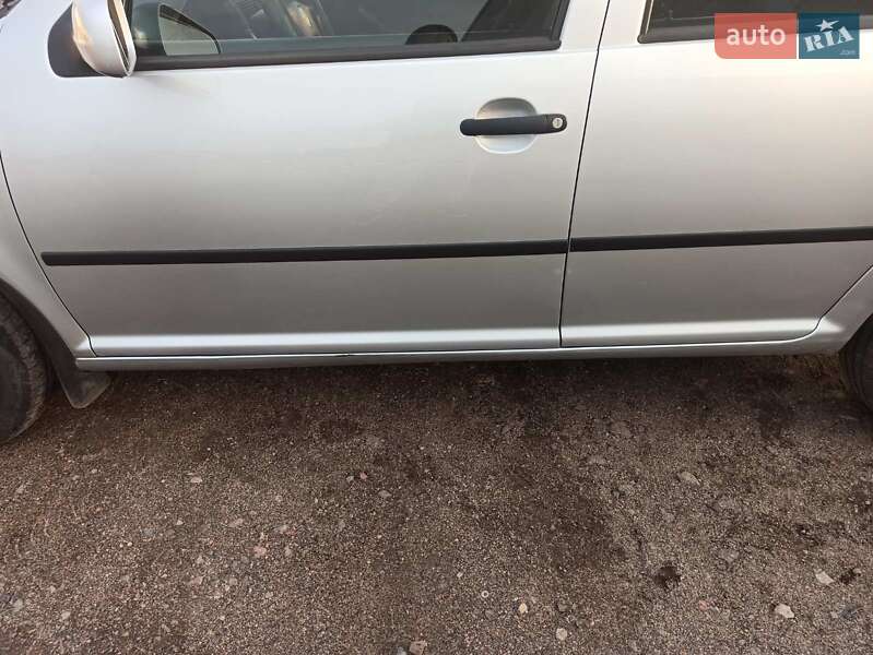 Хетчбек Volkswagen Golf 2003 в Черкасах фото 5 Хетчбек Volkswagen Golf 2003 в Черкасах