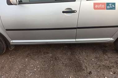 Хэтчбек Volkswagen Golf 2003 в  фото 5 Хэтчбек Volkswagen Golf 2003 в