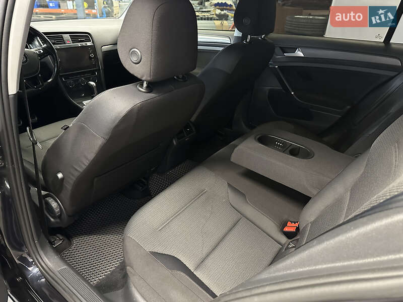 Універсал Volkswagen Golf 2017 в Києві