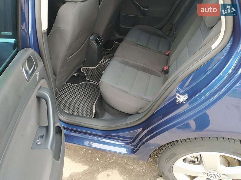 Универсал Volkswagen Golf 2012 в Казатине