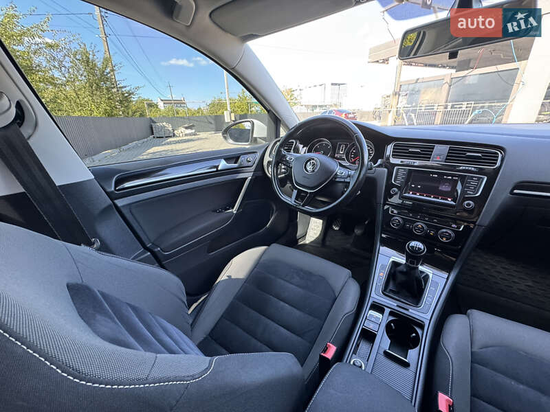 Універсал Volkswagen Golf 2015 в Львові