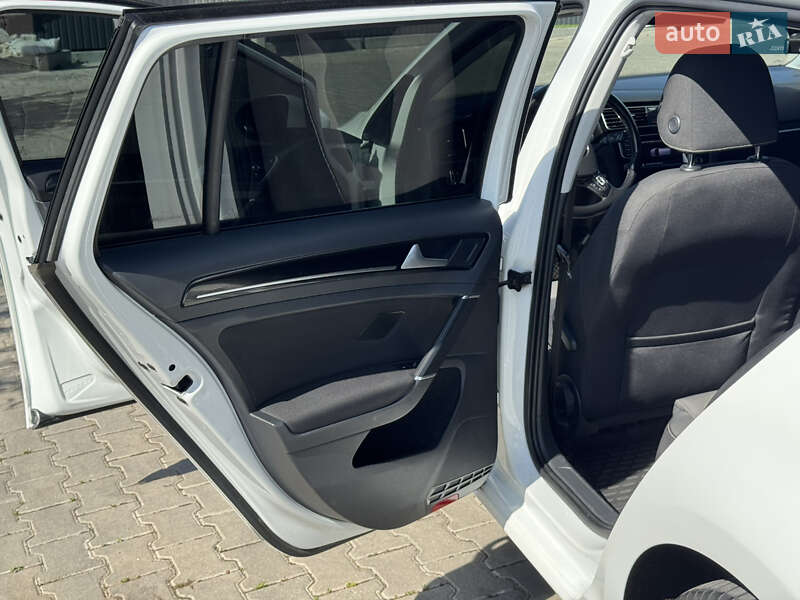 Універсал Volkswagen Golf 2015 в Львові