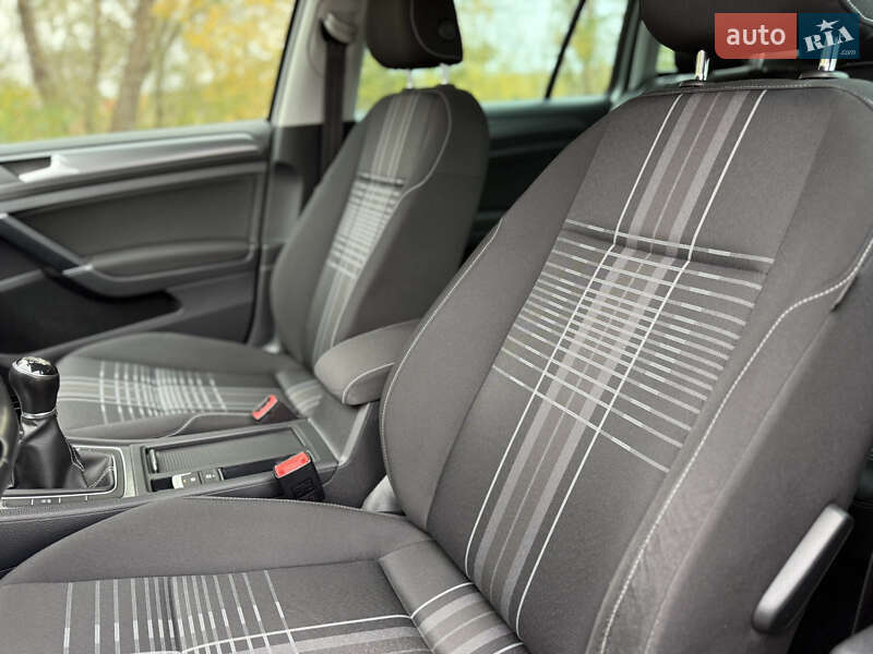 Универсал Volkswagen Golf 2016 в Киеве фото 13 Универсал Volkswagen Golf 2016 в Киеве