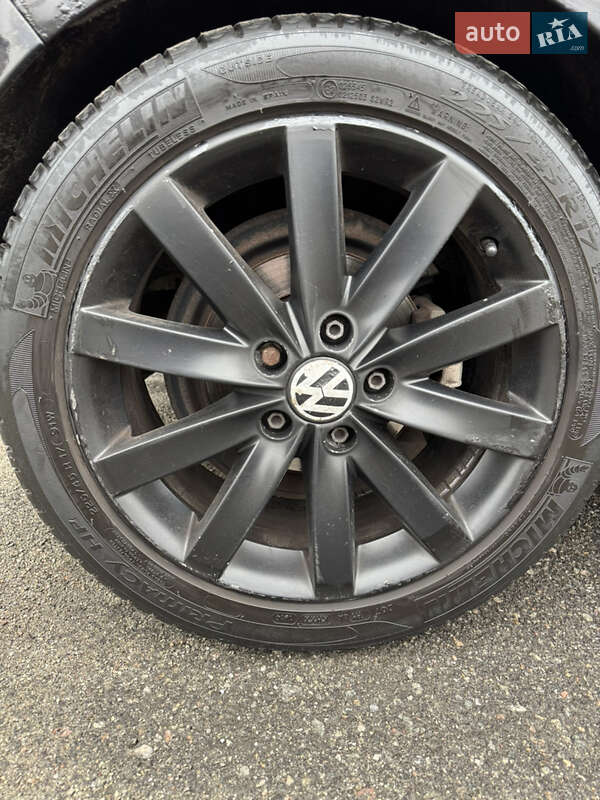 Хэтчбек Volkswagen Golf 2010 в Киеве