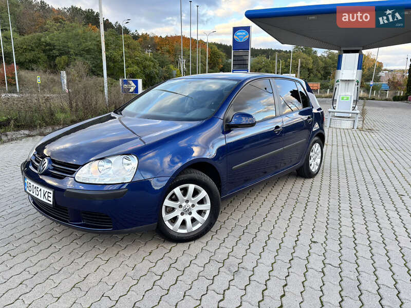 Хэтчбек Volkswagen Golf 2004 в Могилев-Подольске