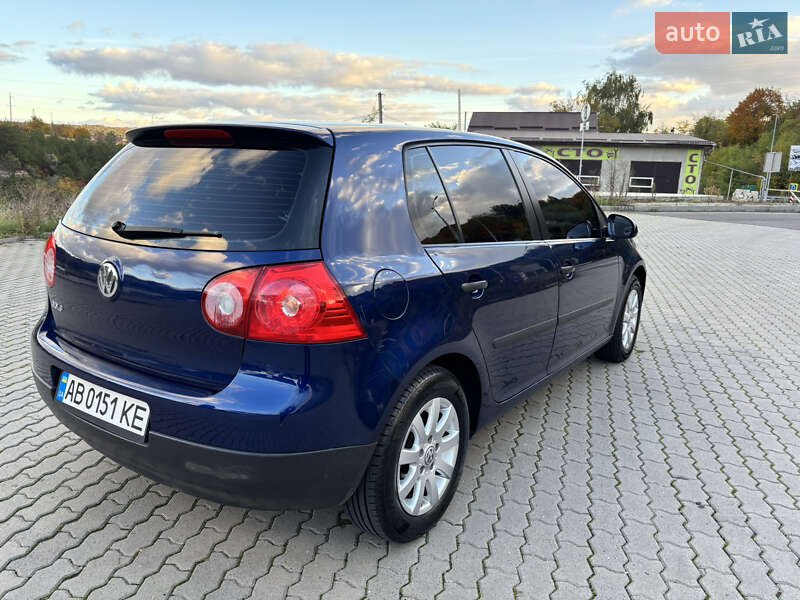 Хэтчбек Volkswagen Golf 2004 в Могилев-Подольске