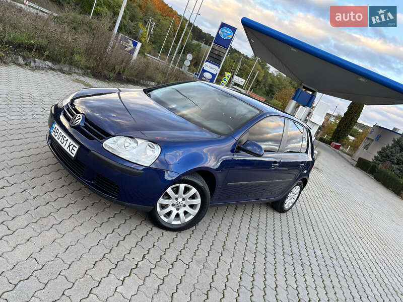 Хэтчбек Volkswagen Golf 2004 в Могилев-Подольске
