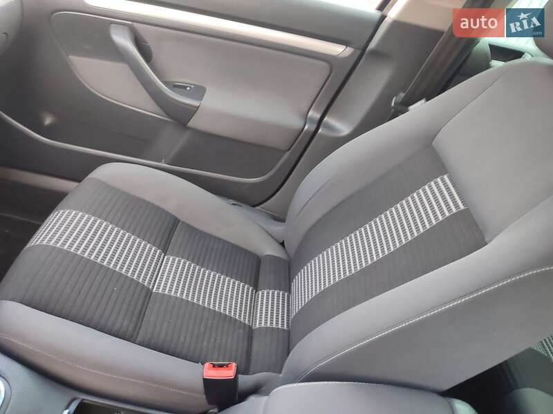 Хэтчбек Volkswagen Golf 2008 в Белой Церкви