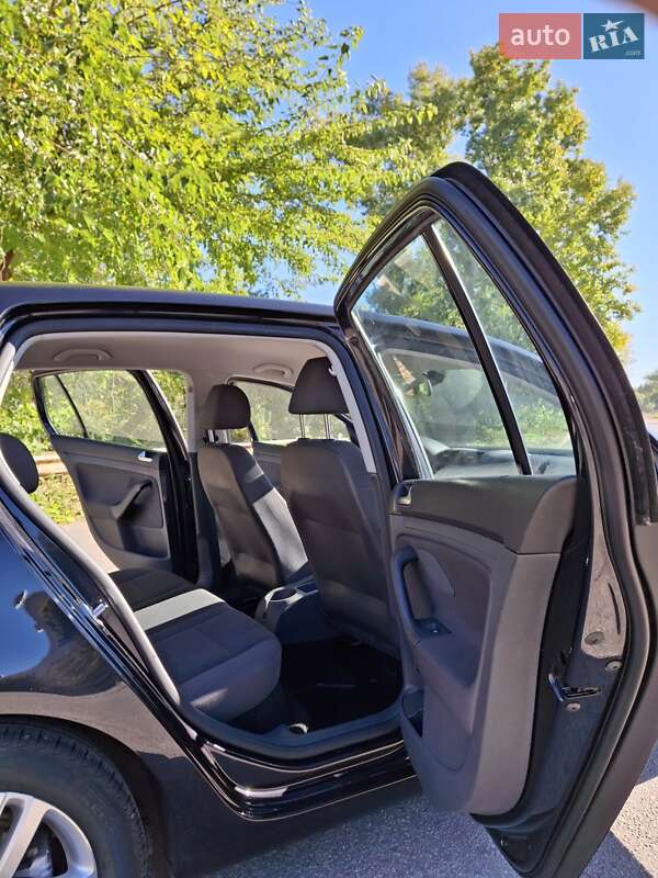 Хэтчбек Volkswagen Golf 2008 в Днепре