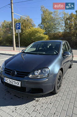 Хетчбек Volkswagen Golf 2005 в Луцьку