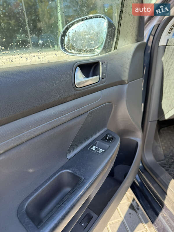 Хэтчбек Volkswagen Golf 2005 в Луцке фото 7 Хэтчбек Volkswagen Golf 2005 в Луцке