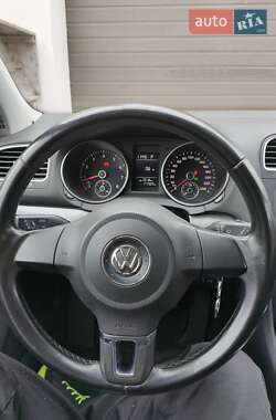 Хэтчбек Volkswagen Golf 2011 в 