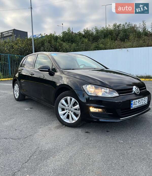 Хэтчбек Volkswagen Golf 2017 в Ужгороде