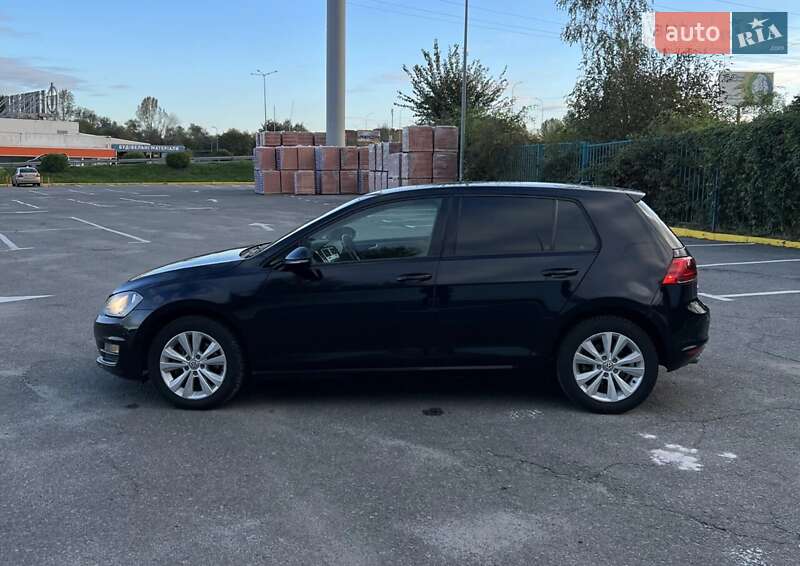 Хэтчбек Volkswagen Golf 2017 в Ужгороде