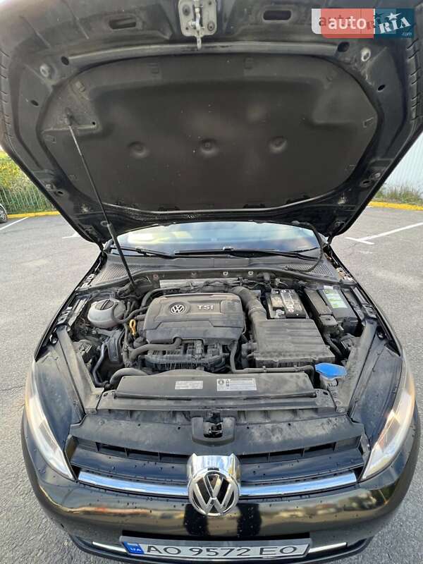 Хэтчбек Volkswagen Golf 2017 в Ужгороде