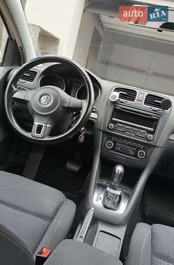 Хэтчбек Volkswagen Golf 2011 в 