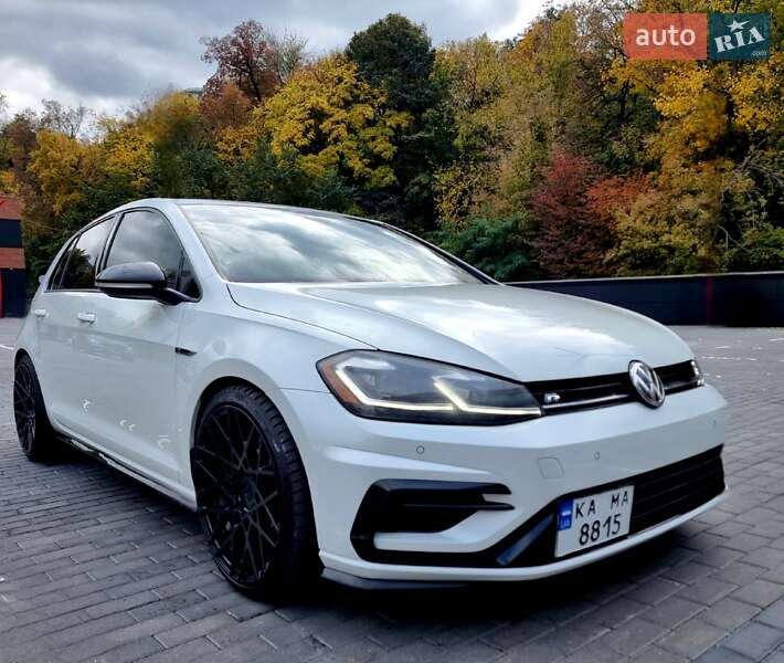 Хэтчбек Volkswagen Golf 2019 в 