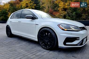 Хэтчбек Volkswagen Golf 2019 в 